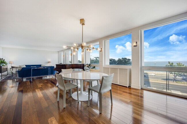 Foto del edificio - 1240 N Lake Shore Dr