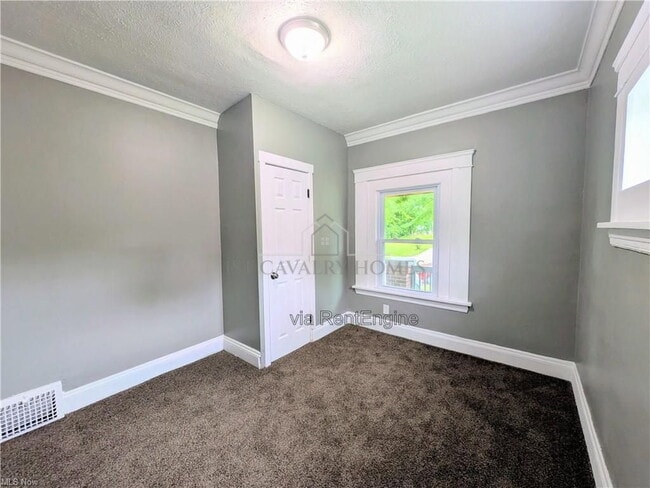 Building Photo - 10302 Lamontier Ave