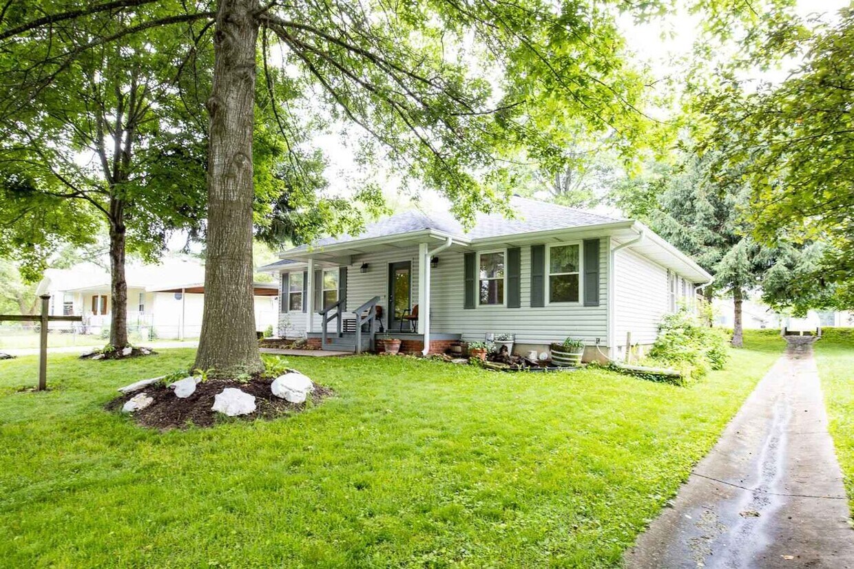 Foto principal - COMING SOON!! Quaint 3 bedroom home! If yo...