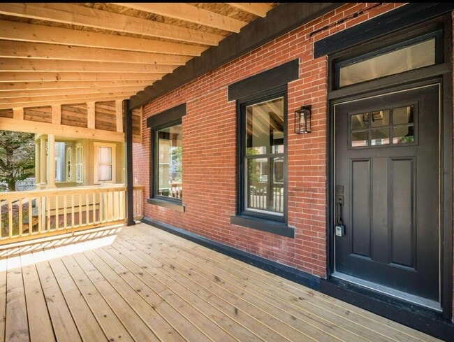 Building Photo - 1217 Franklin Ave