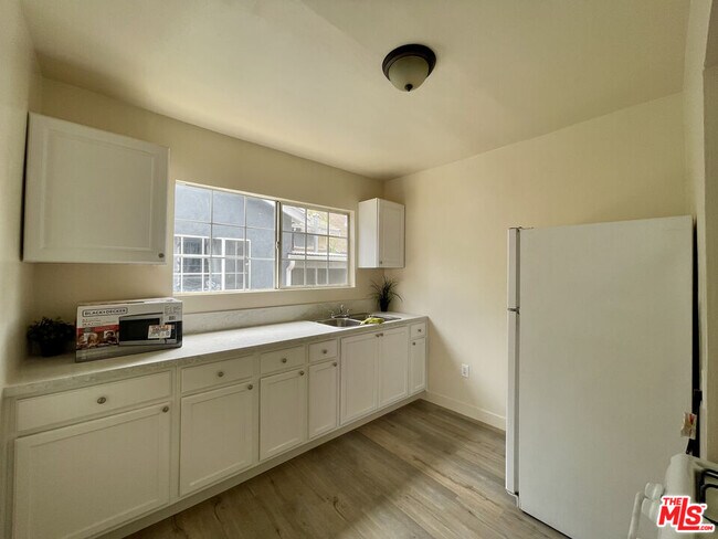 Building Photo - 4623 Wesley Ave