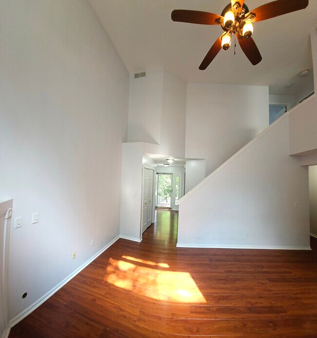 Foto del edificio - 3910 Old Elm Dr SE