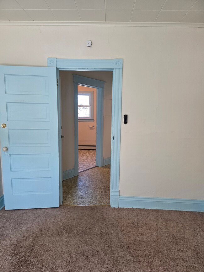 Building Photo - 408 S 7th Ave