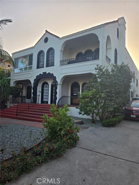 Foto del edificio - 1731 Winona Blvd