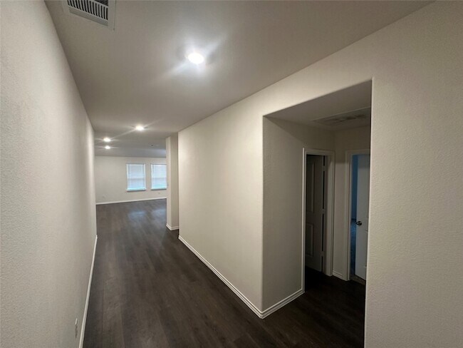 Foto del edificio - 2208 San Jacinto Wy