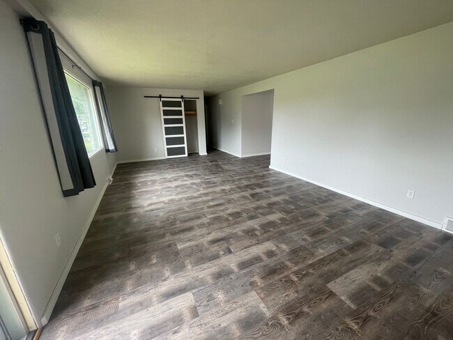 Building Photo - 3 Bedroom, 2 Bathroom House - Pet Friendly!