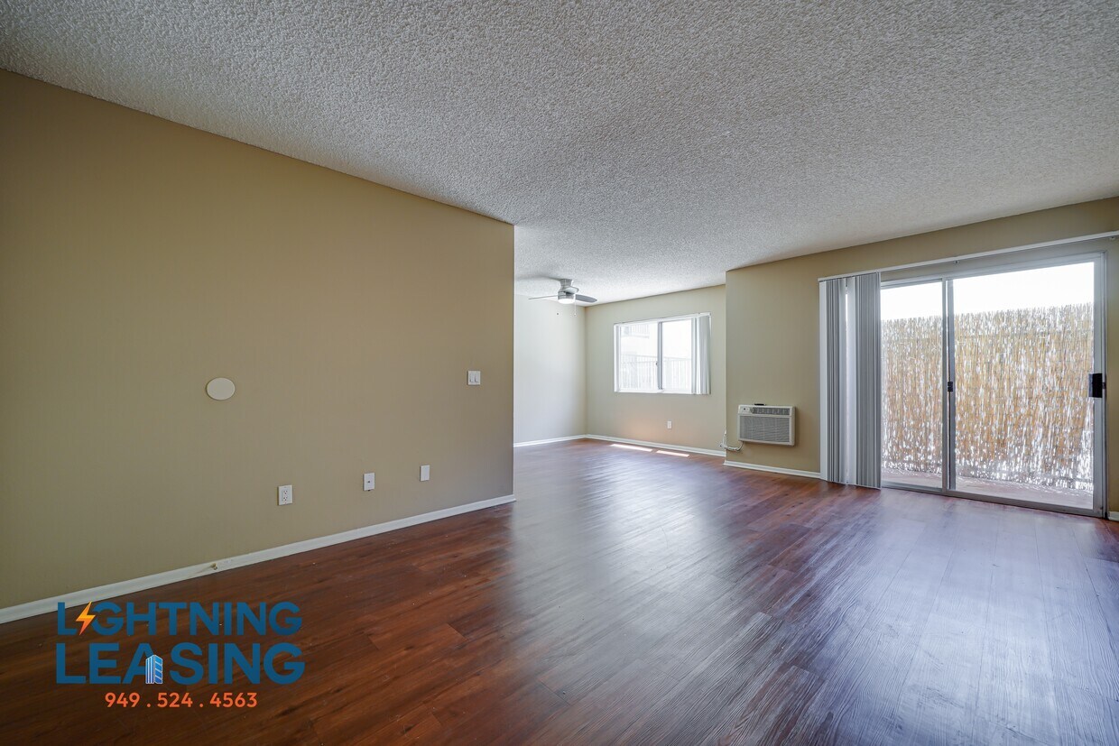 Foto principal - 10250-10255 Commerce St