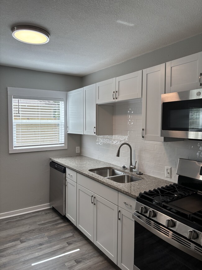 Kitchen - 2805 Crest Avenue