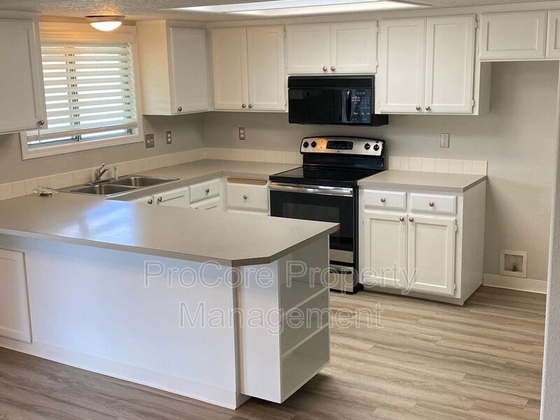 Foto principal - 5460 S Firethorn Pl