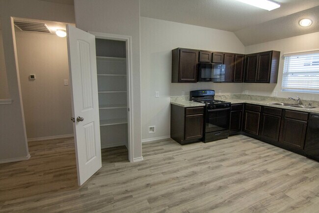 Foto del edificio - 3519 Atascocita Elm Dr