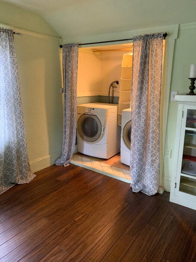 Laundry nook - 1920 N Center St