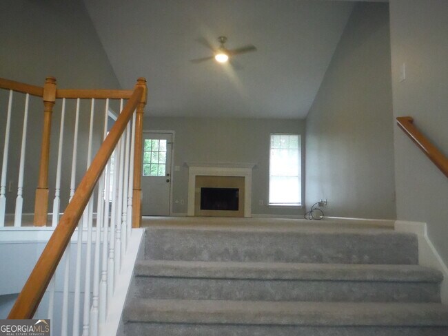 Building Photo - 865 Falling Water Ln