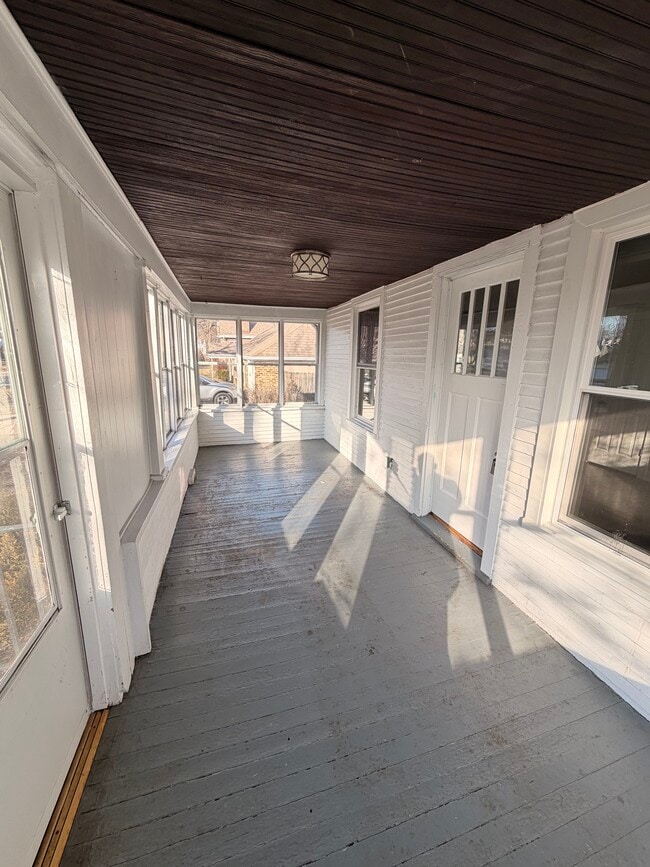 Building Photo - 856 Woodlawn Ave