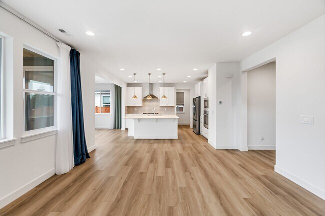 Foto del edificio - Spacious Two-Story in Port Orchard