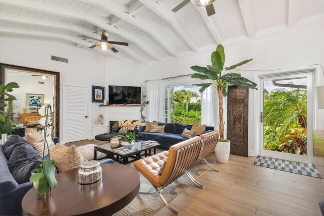 Foto del edificio - 7311 W Lake Dr