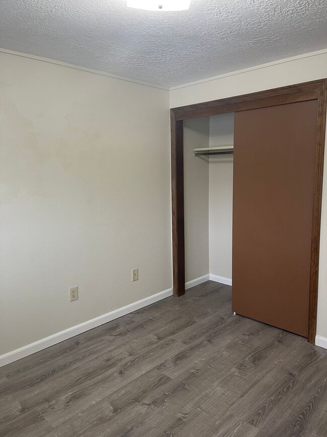 Building Photo - Duplex