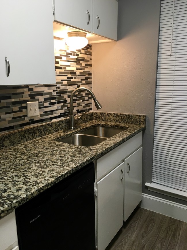 Granite Counters - San Mateo Forest