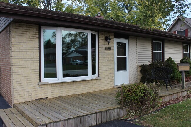 Building Photo - 5230 Park Ln