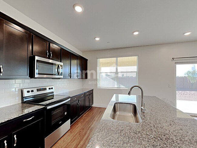 Building Photo - 5919 W Columbine Dr