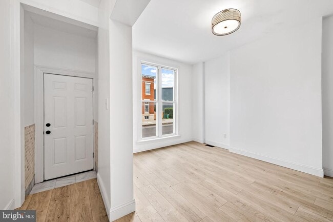 Building Photo - 1605 Darley Ave