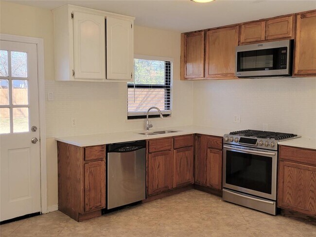 Foto del edificio - 11527 Broadmoor Dr