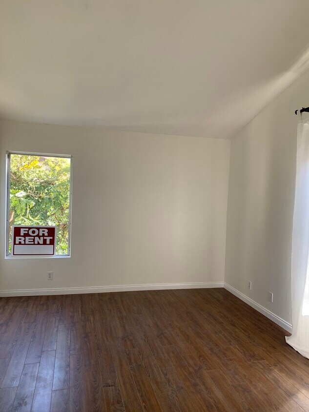 large master bedroom with vaulted ceilings and two windows bring in a lot of natural light - 1244 Cabrillo Park Dr