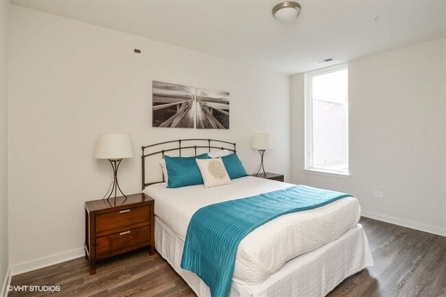 Interior Photo - 1325 N Wells Apartments
