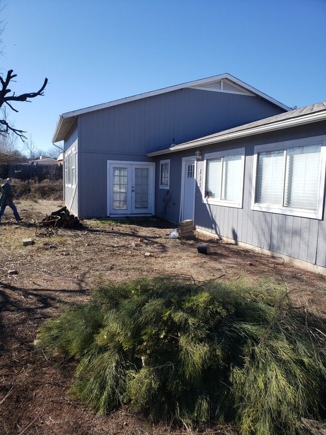 Building Photo - Lovely 2 Bed / 2 Bath Home in Gisela