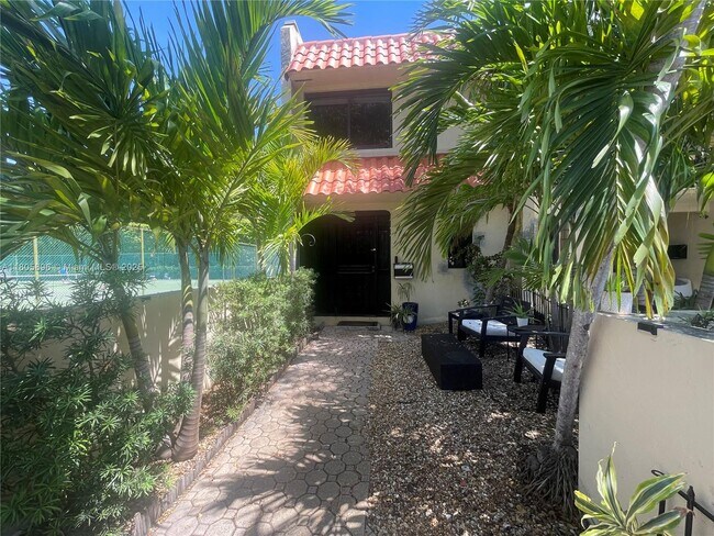Foto del edificio - 1551 NE 105th St