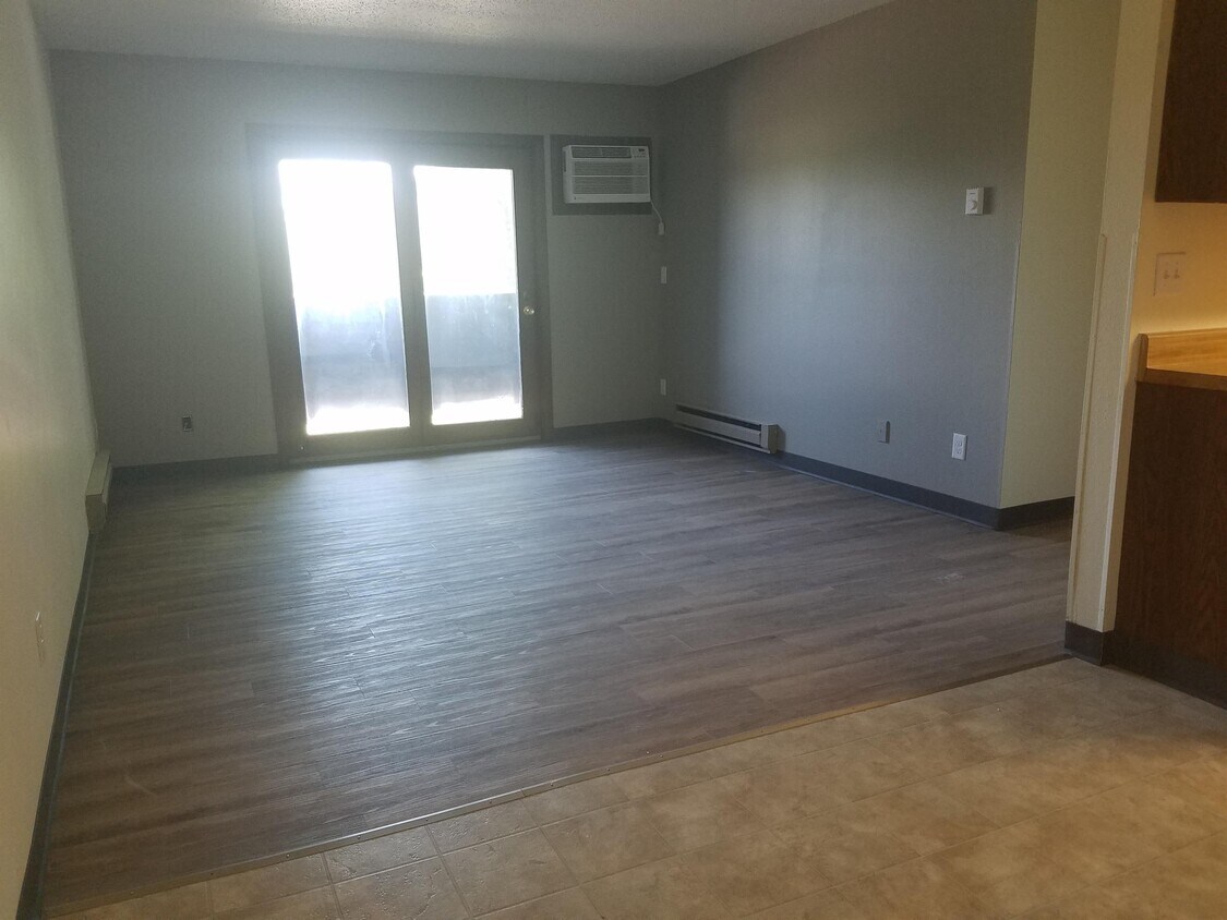 1505 12th St N Unit B202, Wahpeton, ND 58075 Apartment for Rent in