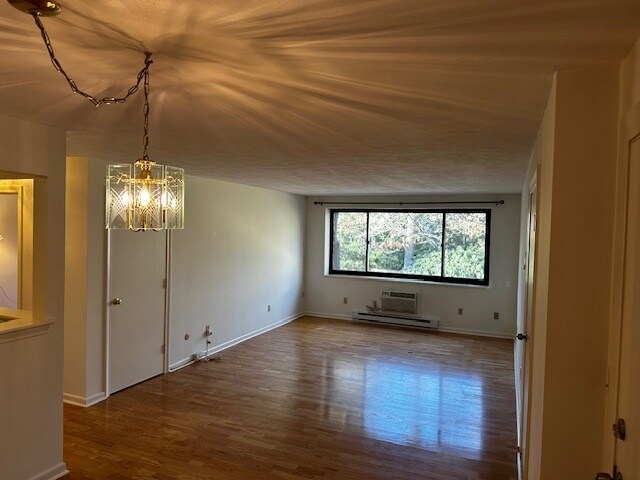 Foto del edificio - 1325 Worcester Rd