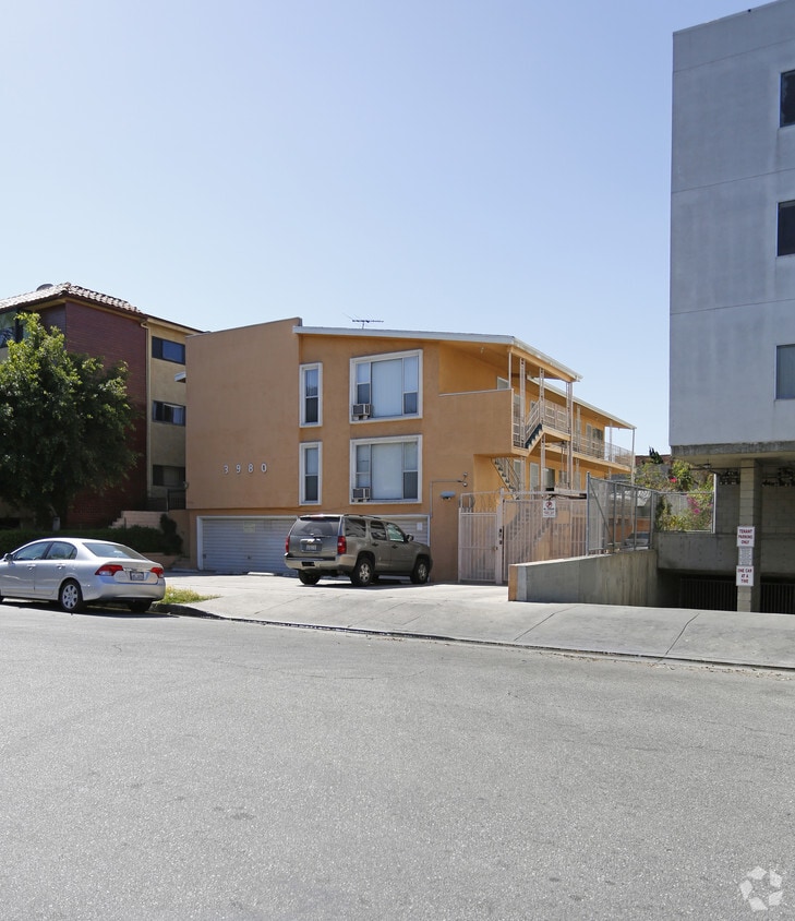 Primary Photo - 3980 Ingraham St