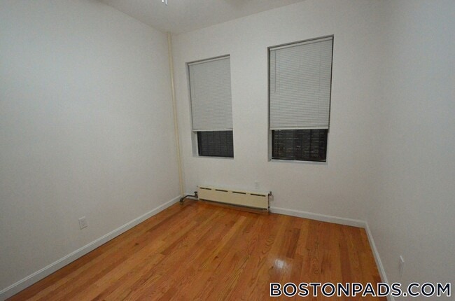 Foto del edificio - 58 Westland Ave