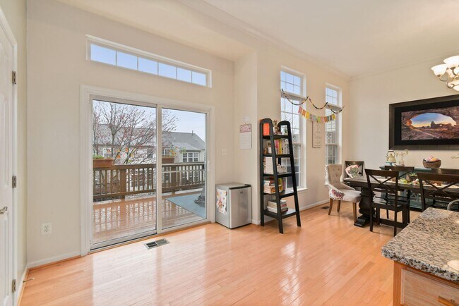 Foto del edificio - 6589 Hickman Terrace