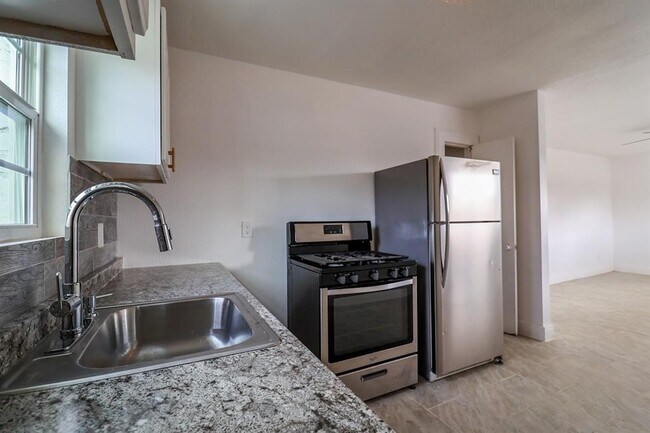 Building Photo - 3835 Mt Pleasant St