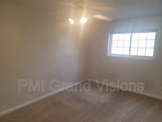 Building Photo - 1021 Woodlawn Dr