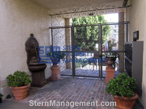 Building Photo - 1335 S. Carmelina Ave.