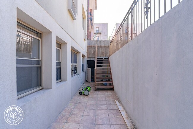 Foto del edificio - 30-86-86 36th St