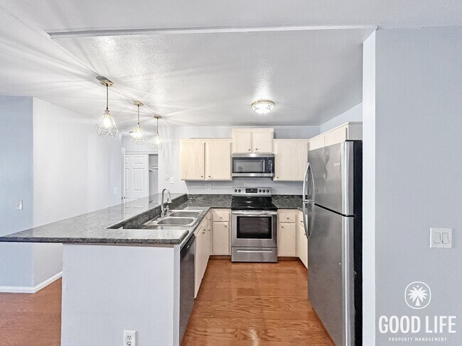 Foto del edificio - Beautiful 1BD/1BA W/ Reserved Parking and Community Pool in Mission Valley!