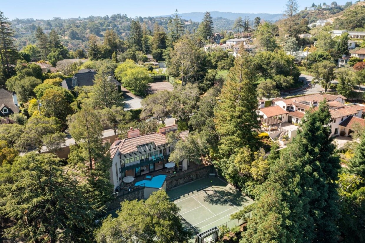 Primary Photo - 930 Chiltern Rd