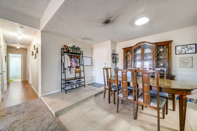 Foto del edificio - 3- Bedroom with In-Ground Pool!