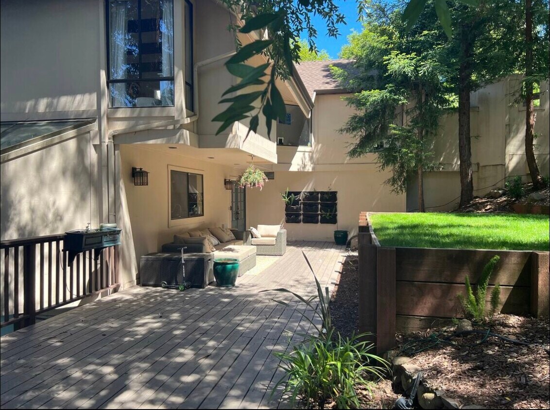 Fachada de la casa - 108 Oakmont Ave