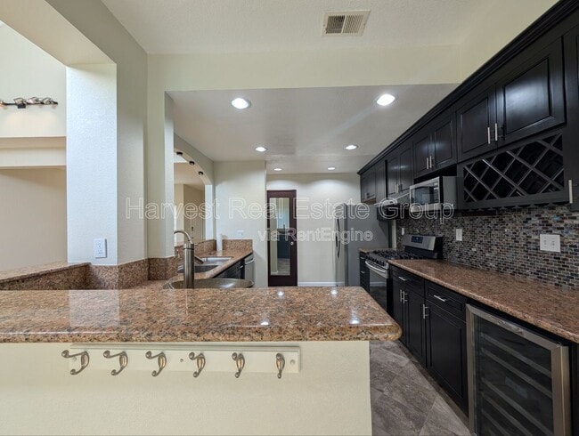 Foto del edificio - 5621 Civic Terrace Ave