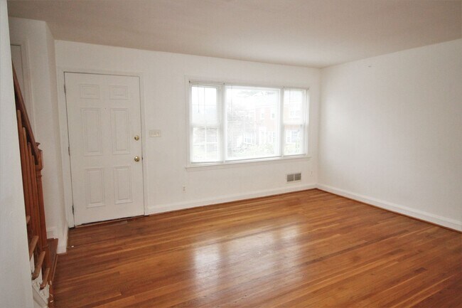 Foto del edificio - Lovely Towson 3bd/2ba Rowhome w/ CAC & W/D...