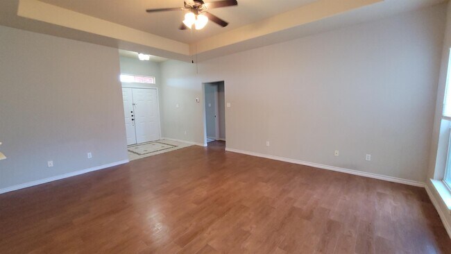 Building Photo - 6726 Labonte Dr