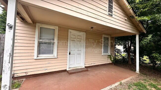 Foto del edificio - 2533 1/2 Northwest 39th Terrace