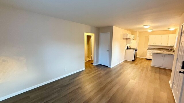 Foto del edificio - NORTH EAST SIDE 2 BEDROOM WITH BASEMENT!  AVAILABLE NOW!