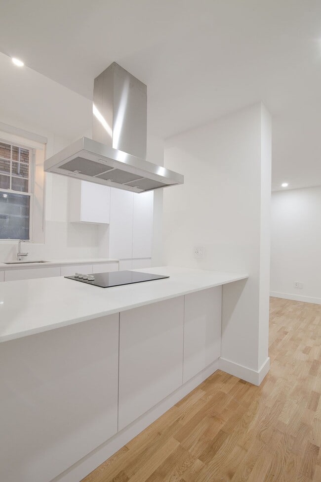 Building Photo - 2100 Rue du Fort