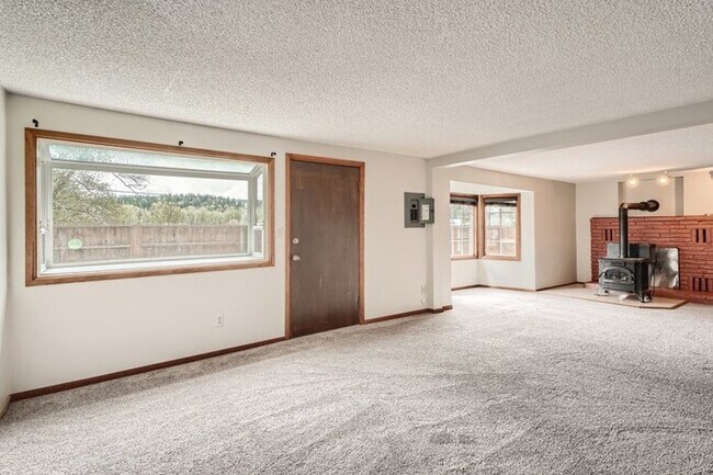 Building Photo - 12808 Pioneer Way E, Buckley, WA, 98321
