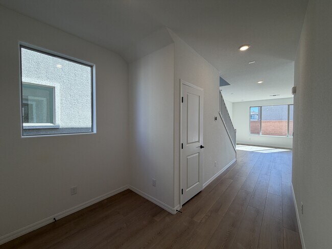 Building Photo - 10290 Dallington St